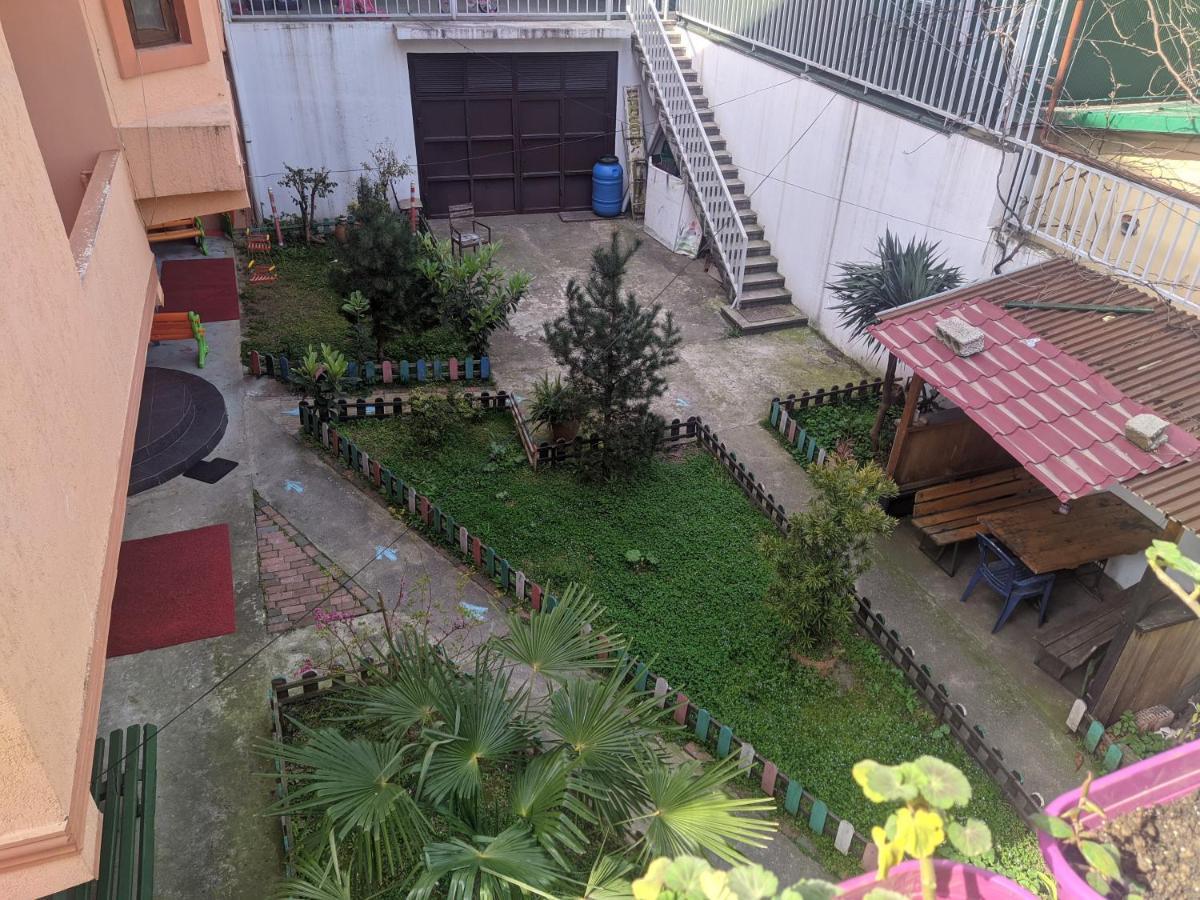 Guest House Kldiashvili Батуми Екстериор снимка