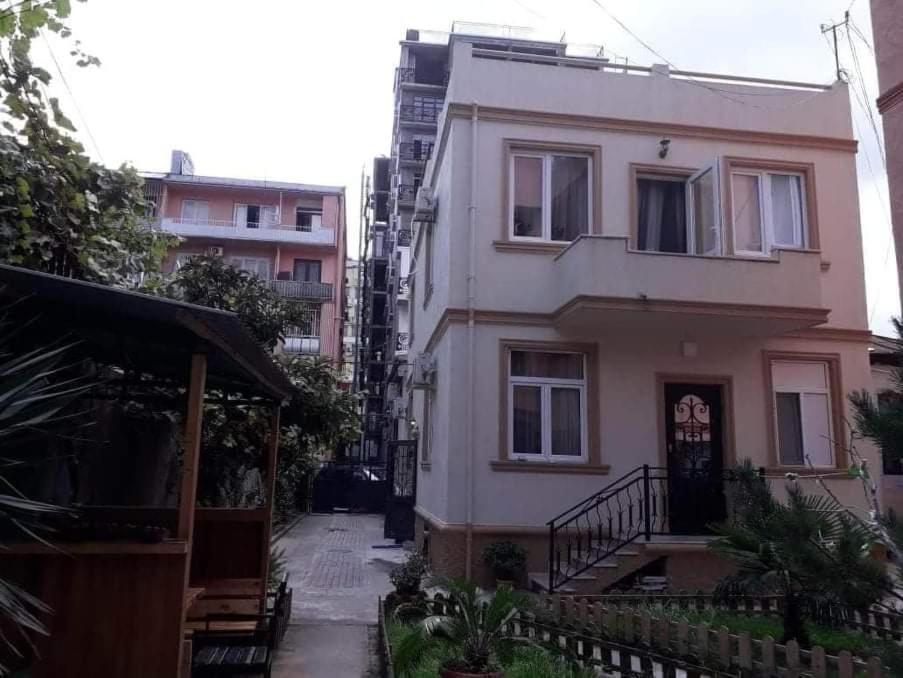 Guest House Kldiashvili Батуми Екстериор снимка