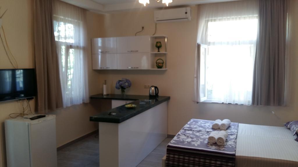 Guest House Kldiashvili Батуми Екстериор снимка